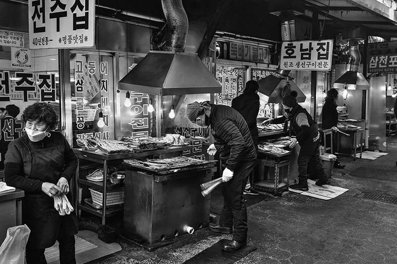 Fish Stalls Seoul.jpg