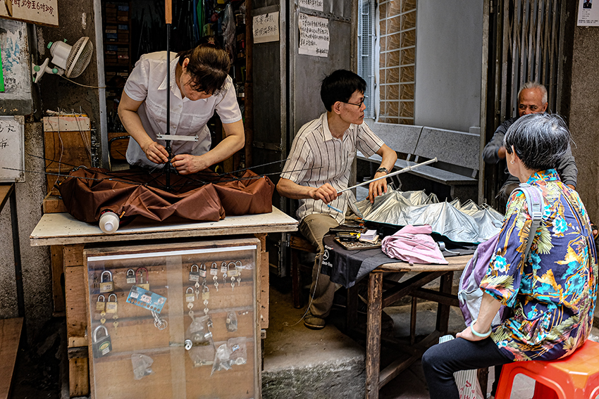 making_umbrellas, China