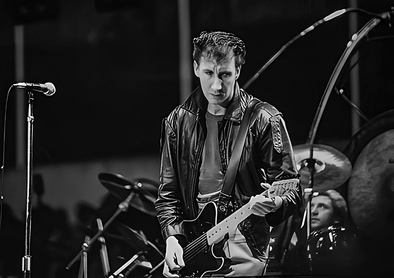 Pete Townshend performing live at Oakland Coliseum